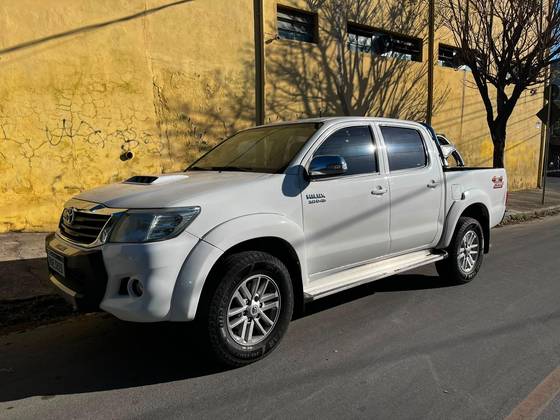 TOYOTA HILUX 3.0 SRV TOP 4X4 CD 16V TURBO INTERCOOLER DIESEL 4P AUTOMÁTICO TOYOTA HILUX 3.0 SRV TOP 4X4 CD 16V TURBO INTERCOOLER DIESEL 4P AUTOMÁTICO